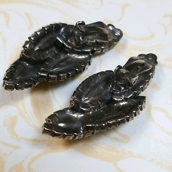 Vintage 1950s Black and Clear Rhinestone Clip Earrings - Picture 8 of 14